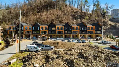 215 Circle Dr, Gatlinburg, TN 37738