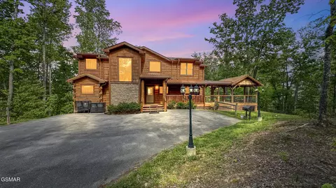 2631 Sawmill Branch Dr, Sevierville, TN 37862