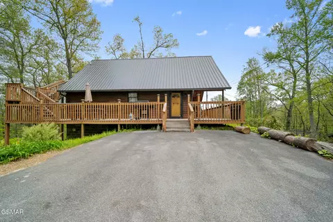 720 Timberlake Dr, Sevierville, TN 37862