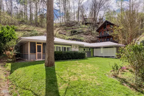 231 Silverbell Ln, Gatlinburg, TN 37738