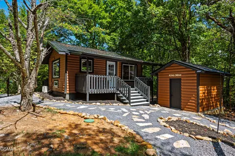 3742 Old Thomas Cross Rd, Sevierville, TN 37876