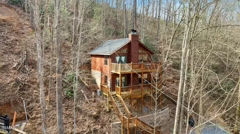 1418 School House Gap Rd, Sevierville, TN 37876