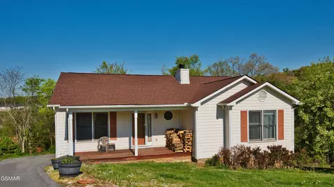 2706 Kentwood Dr, Kodak, TN 37764