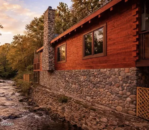 289 Roaring Fork Rd, Gatlinburg, TN 37738