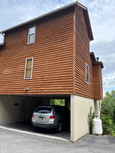 1226 Sky High Way, Gatlinburg, TN 37738