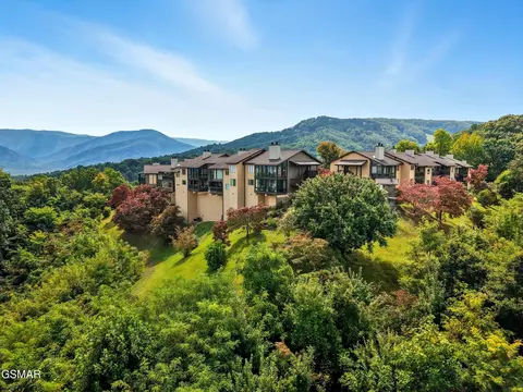 1050 Ski View Dr, Gatlinburg, TN 37738