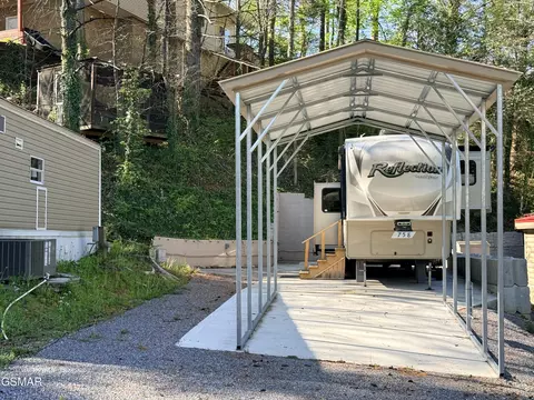 758 Big Valley Blvd, Townsend, TN 37882