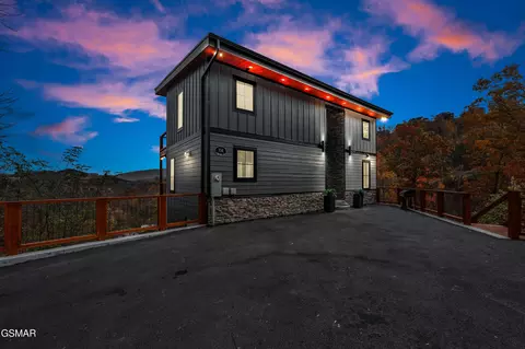 714 Pinecrest Dr, Gatlinburg, TN 37738