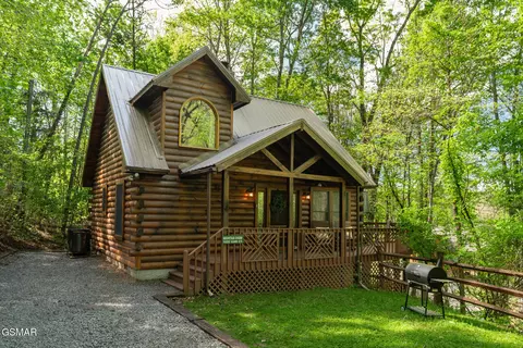 1020 Vine Ct, Sevierville, TN 37876