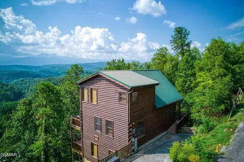 2251 Upper Middle Creek Rd, Sevierville, TN 37876
