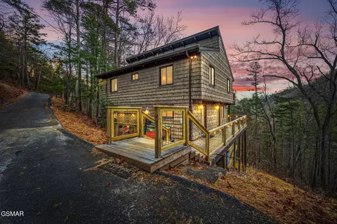 2758 Overholt Trl, Sevierville, TN 37862