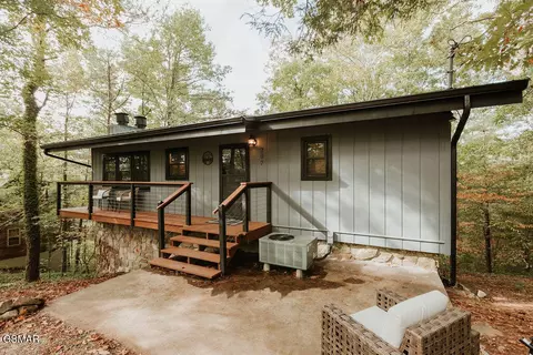 207 Cutter Gap Rd, Townsend, TN 37882