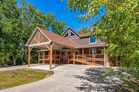 2612 Cloud View Dr, Sevierville, TN 37862