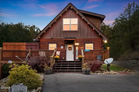 2594 Windfall Estates Dr, Sevierville, TN 37876