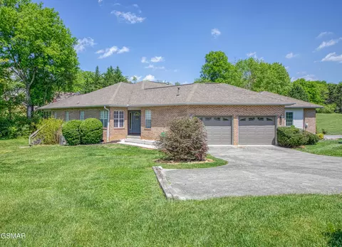 180 Hidden Oaks Ln, Lenoir City, TN 37772