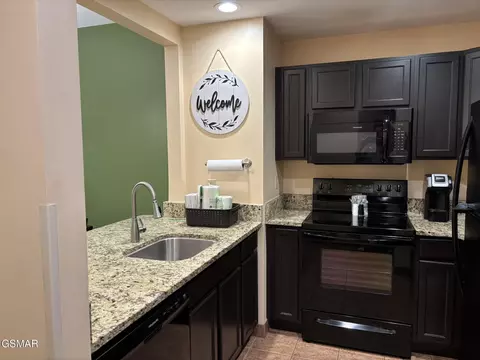 225 Collier Dr, Sevierville, TN 37862