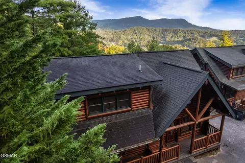 2216 Quiet Valley Way, Sevierville, TN 37862