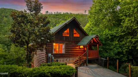 830 Black Bear Cub Way, Sevierville, TN 37862