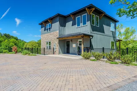 1130 Lee Cardwell Cir, Pigeon Forge, TN 37863