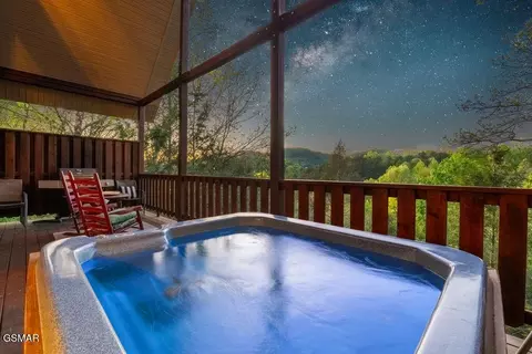 2011 Ridgecrest Loop Ln, Sevierville, TN 37876