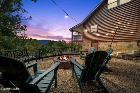 859 Pinnacle Vista Rd, Gatlinburg, TN 37738
