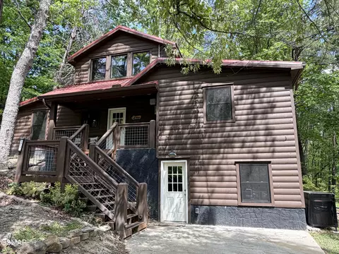 2211 Lake View Ln, Sevierville, TN 37876