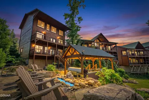 1116 Greenbriar Village Ln, Gatlinburg, TN 37738