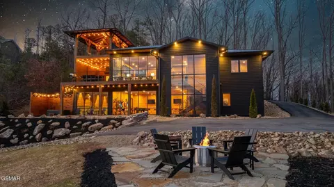 1030 Wiley Oakley Dr, Gatlinburg, TN 37738