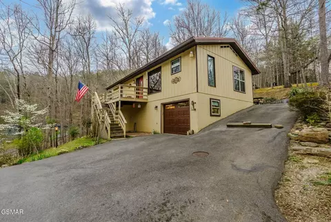 2931 Mountain Blvd, Sevierville, TN 37876