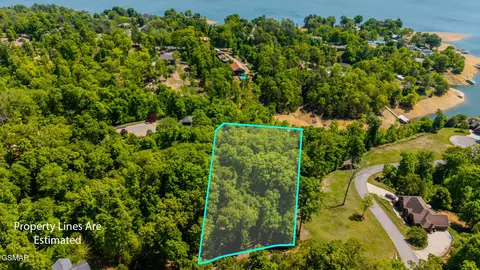 943 Waterstone Dr, Dandridge, TN 37725