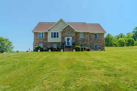 1463 River Run Cir, Sevierville, TN 37876