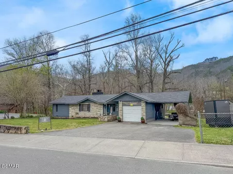 1203 Foxwood Dr, Sevierville, TN 37862