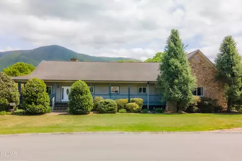 3938 Katy Hollar Rd, Sevierville, TN 37862