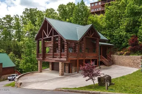 4707 Nottingham Heights Way, Pigeon Forge, TN 37863