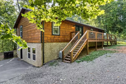 3613 Old Mountain Rd, Sevierville, TN 37876
