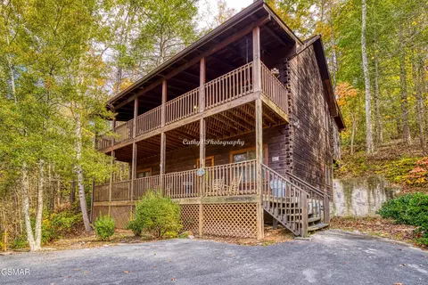 679 Eagles Boulevard Way, Pigeon Forge, TN 37863