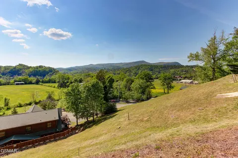 1801 Stone Wood Way, Pigeon Forge, TN 37862