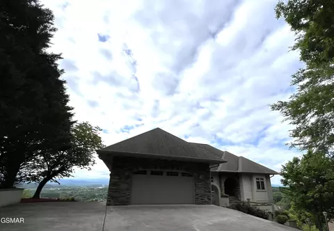 480 Maggie Mack Ln, Sevierville, TN 37862