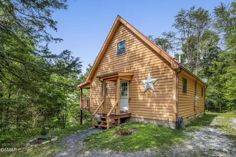 601 Whites School Rd, Sevierville, TN 37876