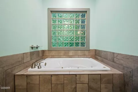 Bath - 438 Laurel Rd, Townsend, TN 37882 photo 1 of 5