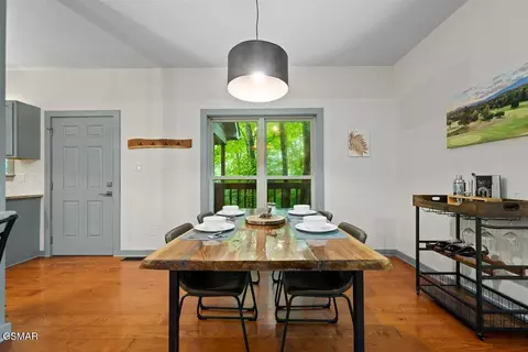 Dining - 438 Laurel Rd, Townsend, TN 37882 photo 3 of 3