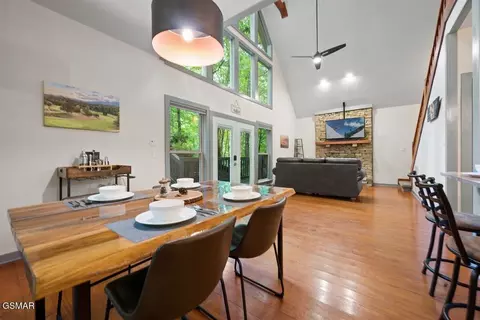 Dining - 438 Laurel Rd, Townsend, TN 37882 photo 2 of 3