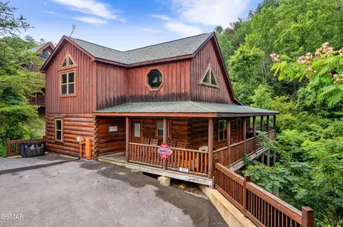 1924 Bear Creek Falls Way, Sevierville, TN 37876