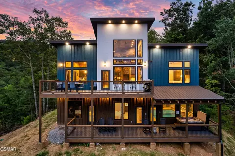 2420 Cove Mtn Ln, Sevierville, TN 37862