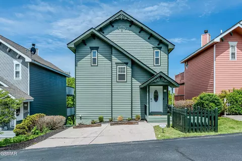 1386 Ski View Dr, Gatlinburg, TN 37738