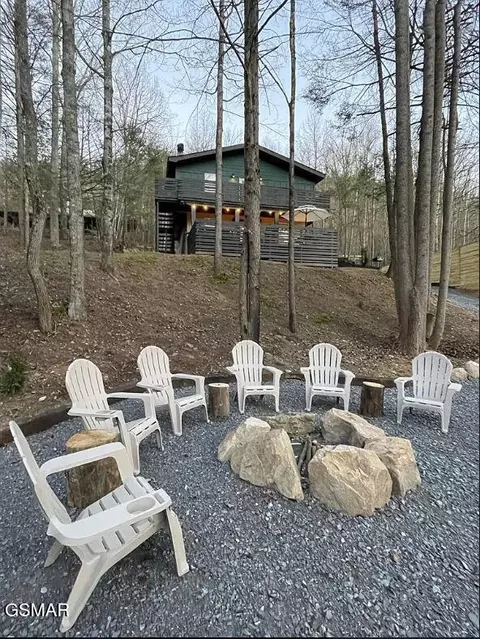 1420 Alpine Dr, Sevierville, TN 37876