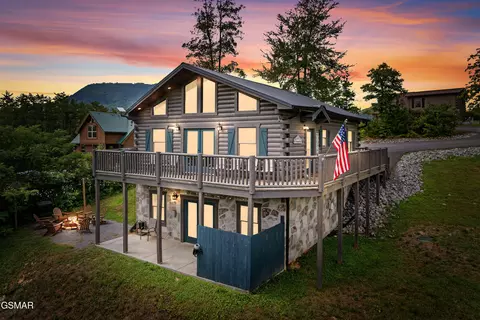 705 Rondayview Ln, Sevierville, TN 37876
