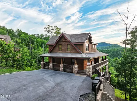 2344 Coopers Hawk Way, Sevierville, TN 37862