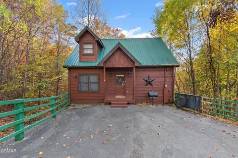 1825 Cherry View Ln, Sevierville, TN 37876
