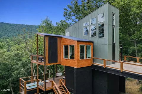 803 Big Bear Ridge Rd, Gatlinburg, TN 37738